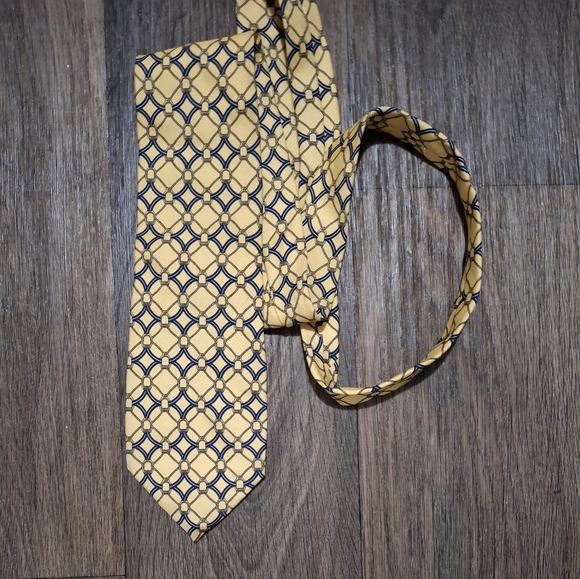 Vintage Gucci Made in Italy 100% Silk Designer Tie. - Picture 15 of 15
